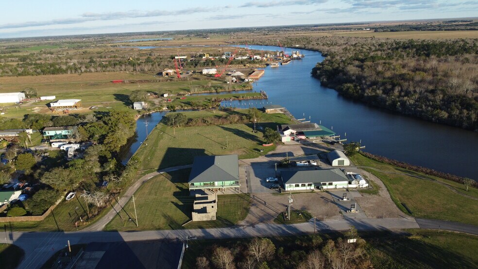 Primary Photo Of 220 W Bayshore Rd, Anahuac Marina For Sale