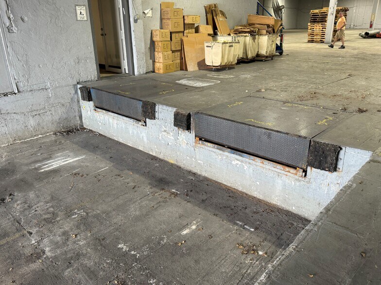 More Photos Of 7480 NW 52nd St, Miami Warehouse For Sale