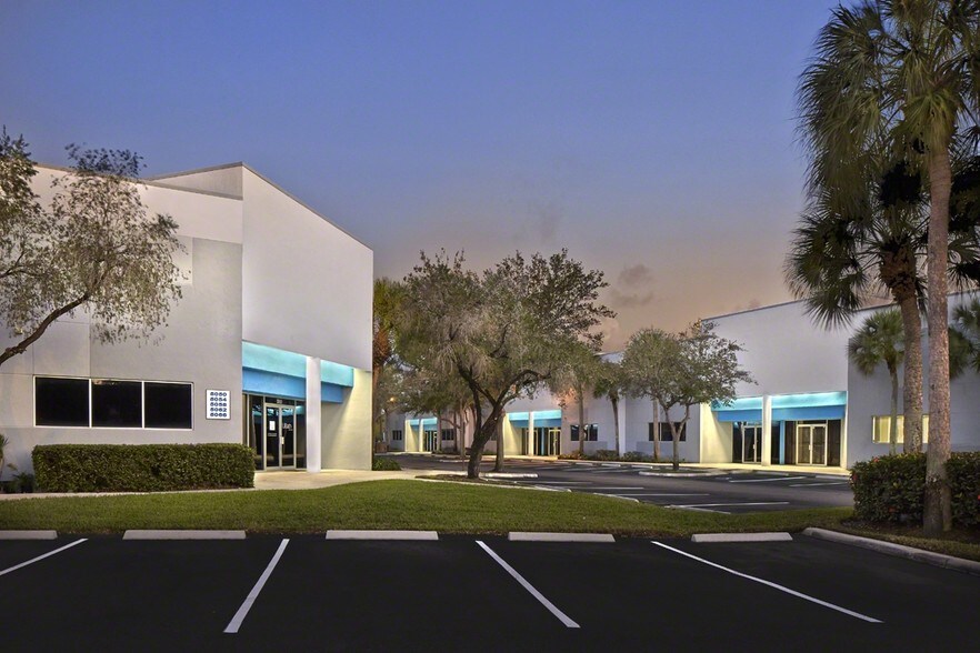 Primary Photo Of 5010-5034 N Hiatus Rd, Sunrise Warehouse For Lease