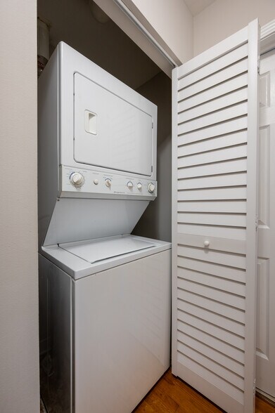 More Photos Of 6435-6443 N Damen Ave, Chicago Apartments For Sale