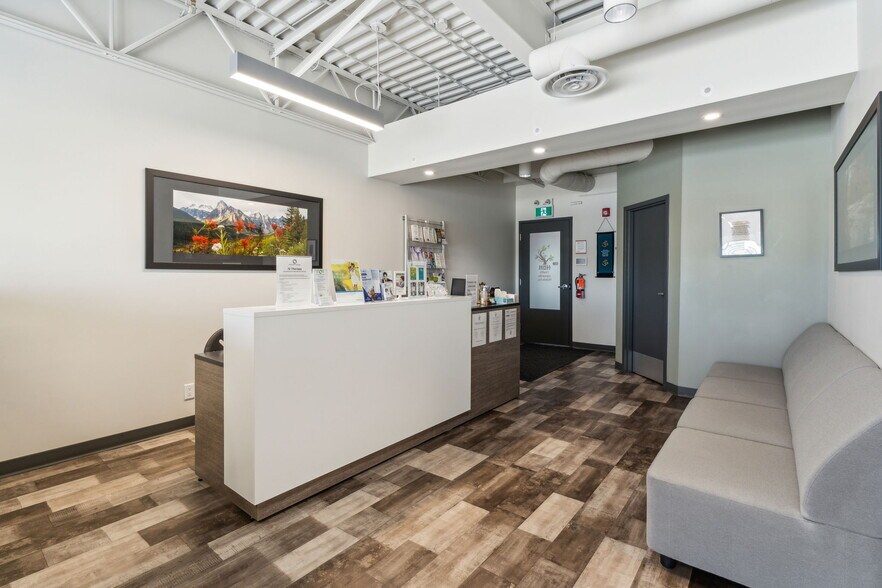 More Photos Of 7005 Fairmount Dr SE, Calgary Medical For Sale