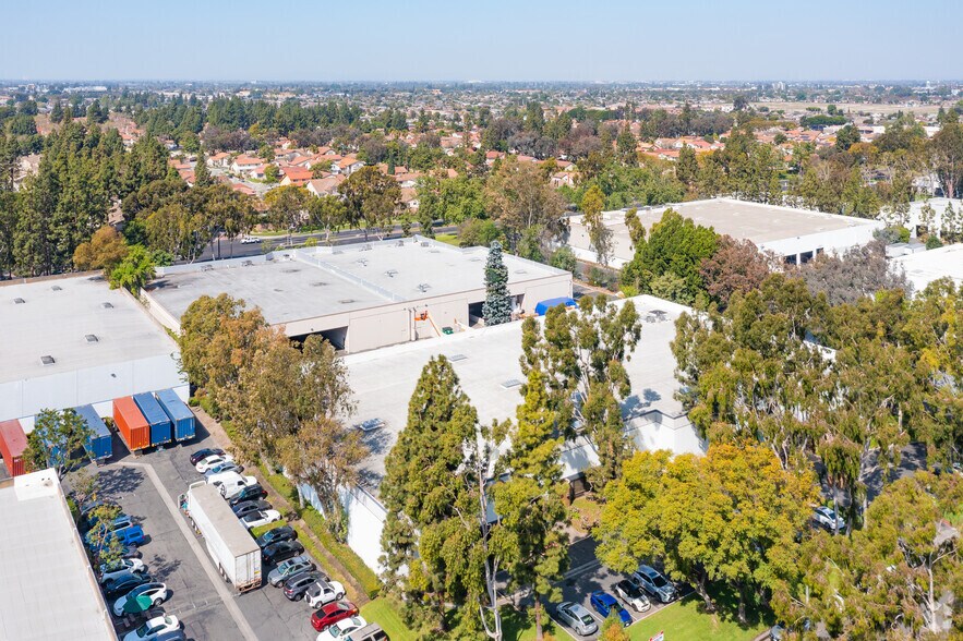 More Photos Of 16307-16331 Arthur St, Cerritos Warehouse For Lease