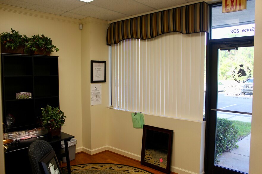 More Photos Of 931 S Semoran Blvd, Winter Park Loft Creative Space For Lease