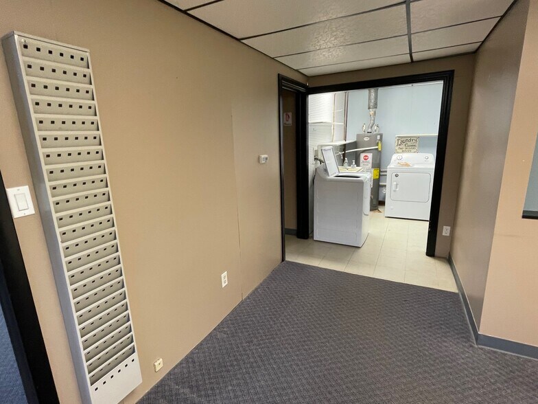 More Photos Of 1741 W Old Ridge Rd, Hobart Storefront Retail Office For Lease