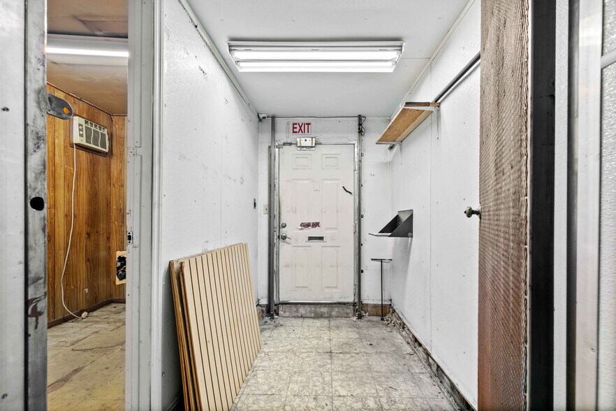 More Photos Of 6835 Tujunga Ave, North Hollywood Warehouse For Lease