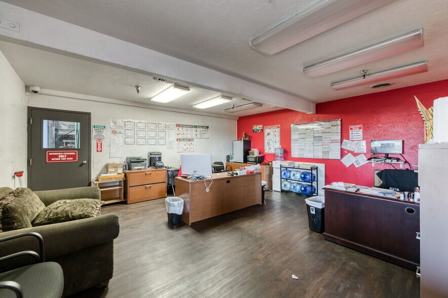 More Photos Of 5333 N Cornelia Ave, Fresno Warehouse For Sale