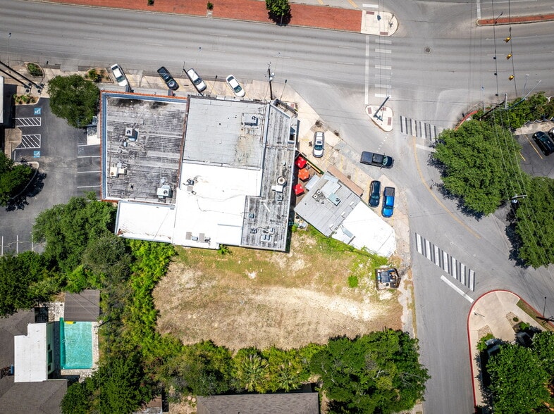 More Photos Of 5050 Broadway, Alamo Heights Restaurant For Sale