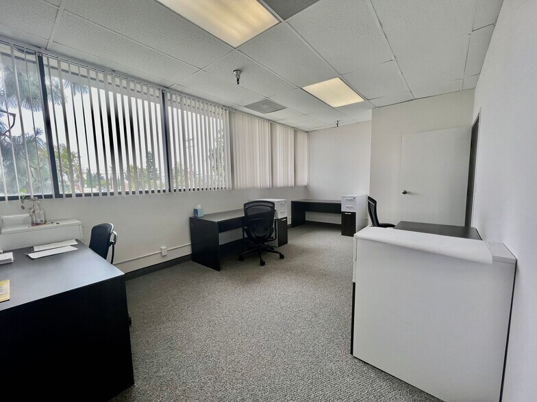 More Photos Of 1434-1440 W Taft Ave, Orange Light Distribution For Lease