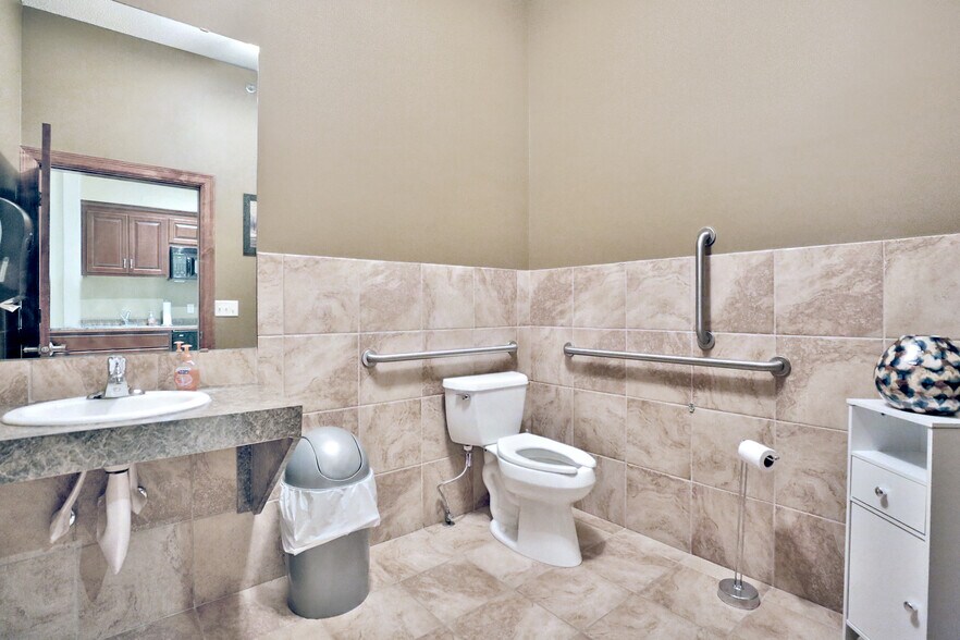 More Photos Of 2191-2195 Northdale Blvd NW, Coon Rapids Office For Sale
