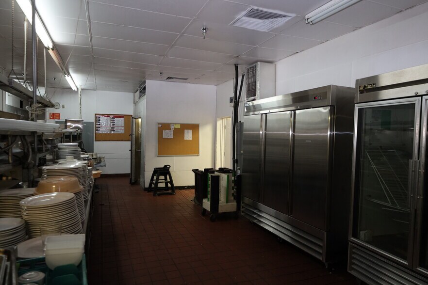 More Photos Of 1901 Palm Beach Lakes Blvd, West Palm Beach Hotel For Lease