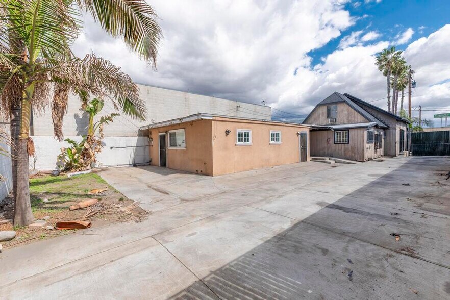 More Photos Of 31 Fulton Ave, Pasadena Light Manufacturing For Sale