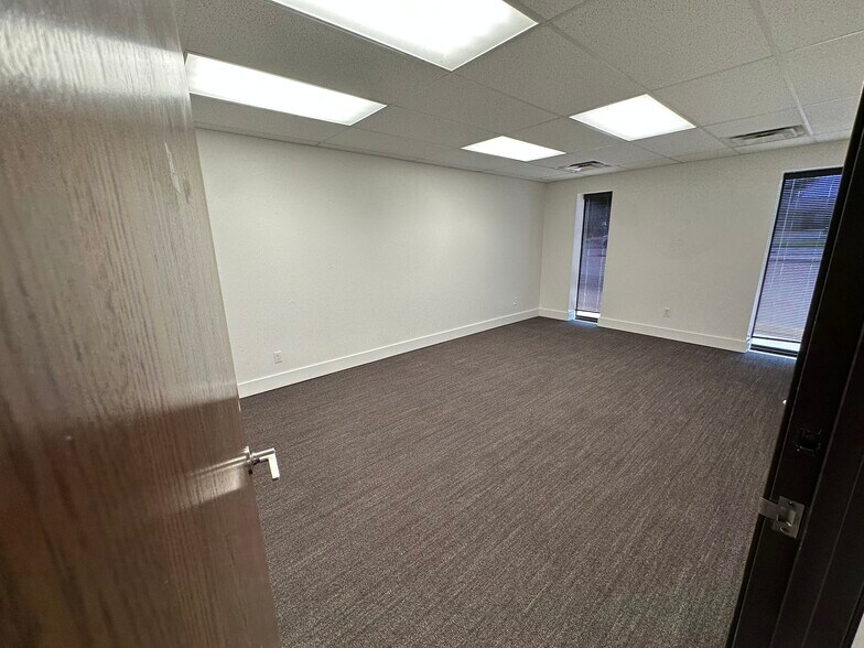 More Photos Of 401 SE 59th St, Oklahoma City Distribution For Sale