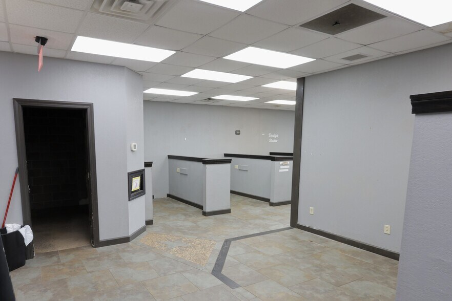 More Photos Of 2110 W Cameron St, Eau Claire Storefront For Sale