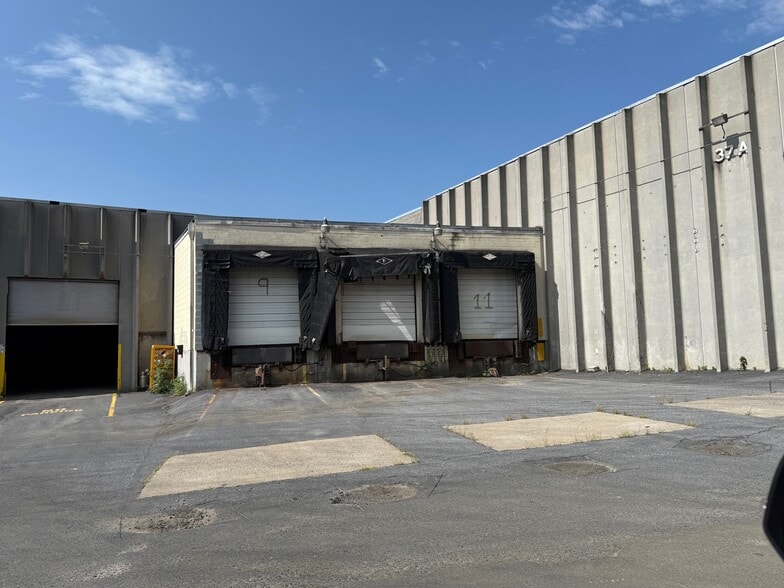 More Photos Of 551 Fairmont Ave, Winchester Warehouse For Lease