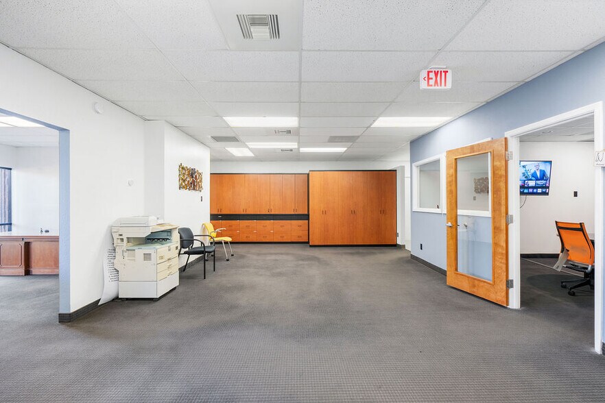 More Photos Of 9119 N 7th St, Phoenix Office For Lease
