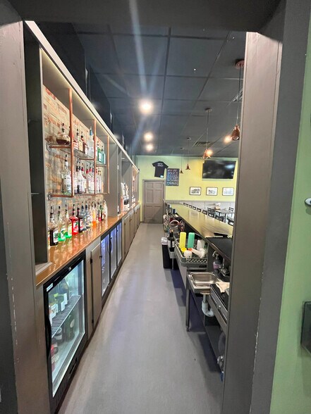 More Photos Of 1569 Forest Ave, Portland Restaurant For Sale