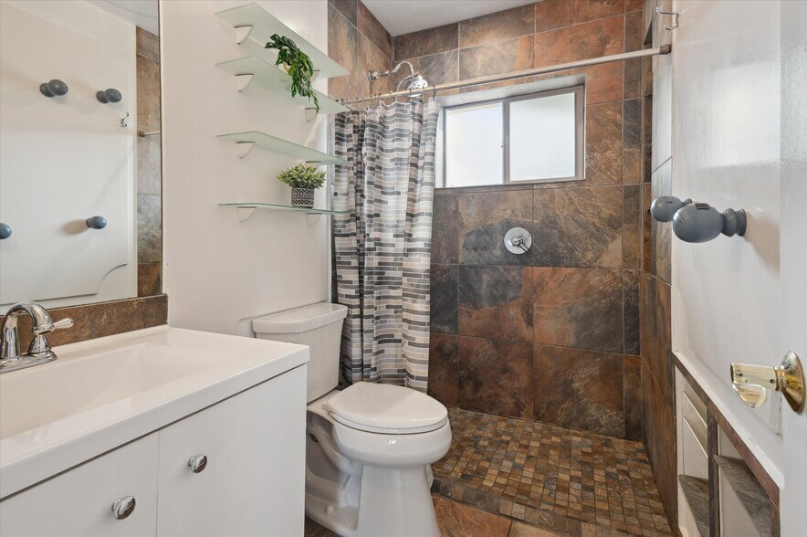 More Photos Of 1715 SW 21st St, Fort Lauderdale Multifamily For Sale