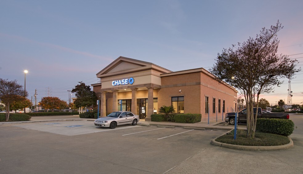 More Photos Of 3245-3285 Southwest Fwy, Houston Unknown For Lease