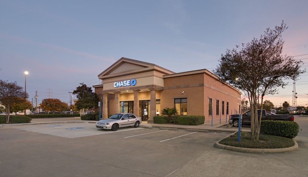 More Photos Of 3245-3285 Southwest Fwy, Houston Unknown For Lease