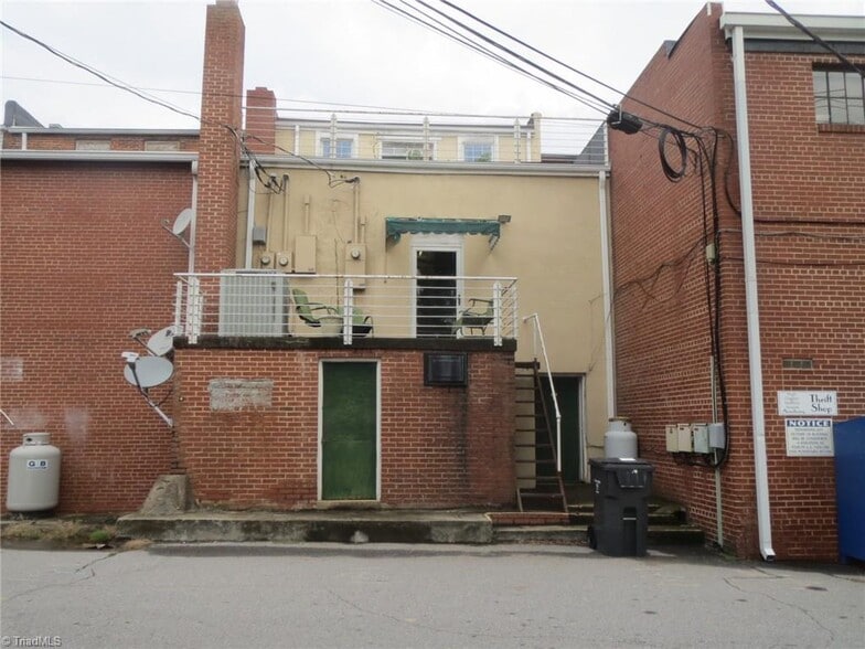 More Photos Of 105 W Main St, Elkin Office For Sale