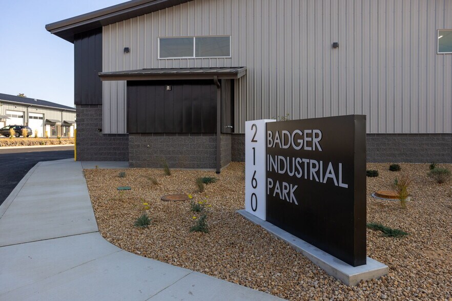 More Photos Of 2160 SW Badger Ave, Redmond Warehouse For Lease