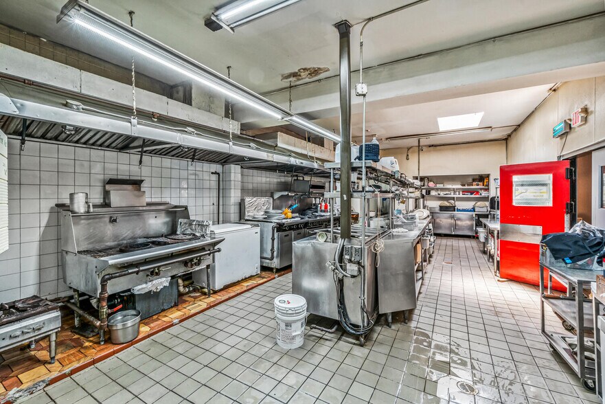 More Photos Of 500 City Island Ave, Bronx Restaurant For Sale