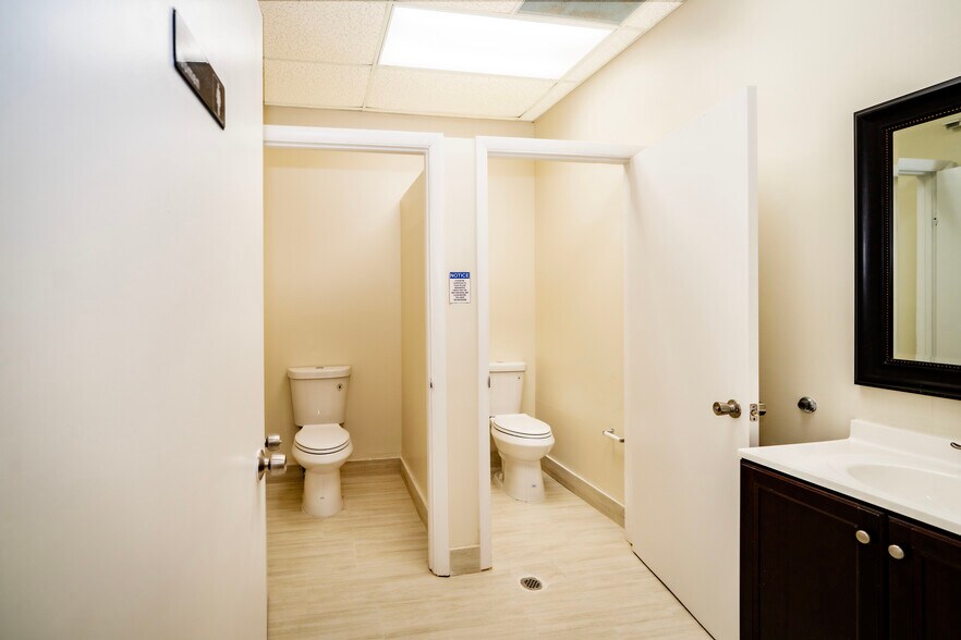 More Photos Of 5367 N Nob Hill Rd, Sunrise Office For Lease