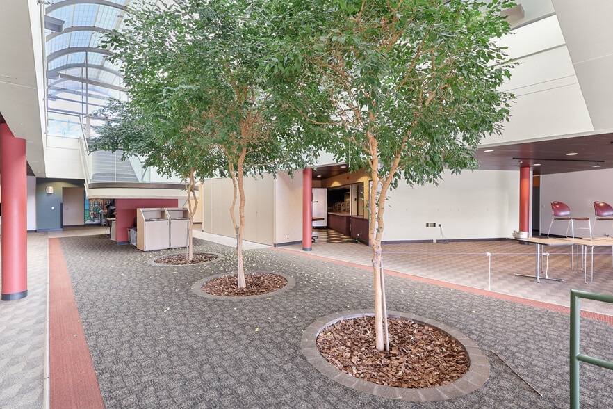 More Photos Of 3451 Hammond Ave, Waterloo Telecom Hotel Data Hosting For Lease