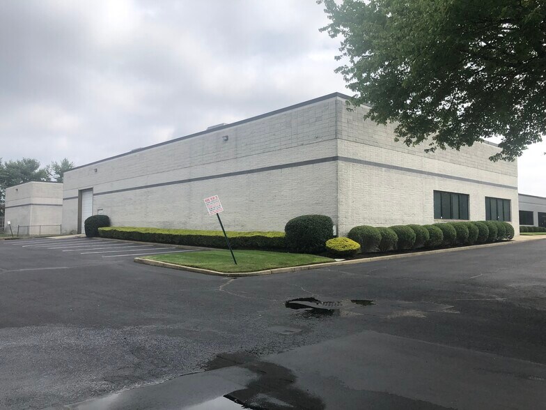 More Photos Of 91 Colin Dr, Holbrook Distribution For Lease