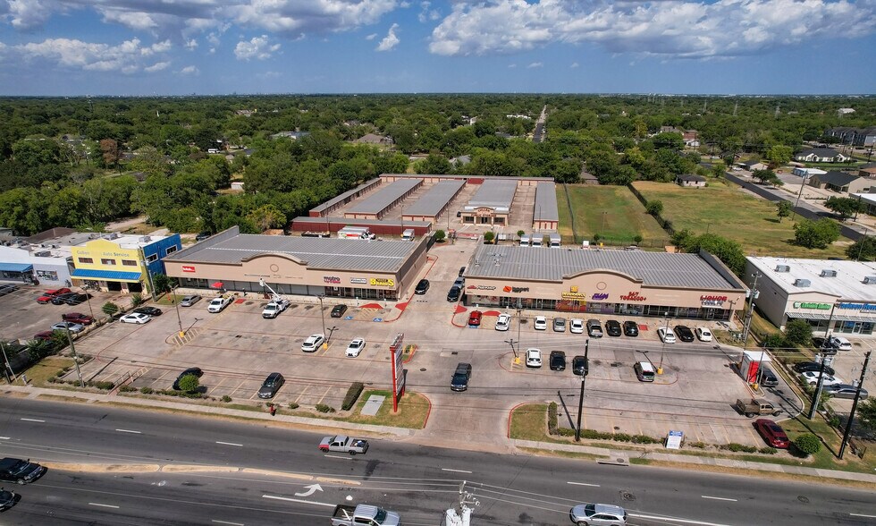 More Photos Of 9441 Cullen Blvd, Houston Unknown For Lease
