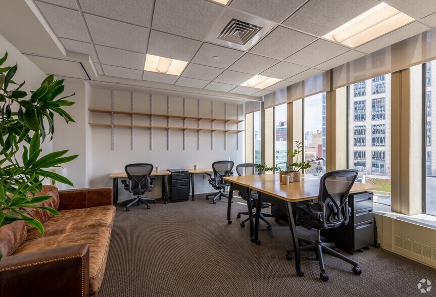 Photo of 9th Floor Ste 25-35 desks