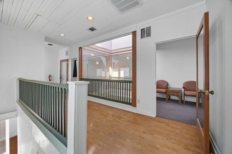 More Photos Of 101 East St, Hutto Storefront Retail Office For Lease