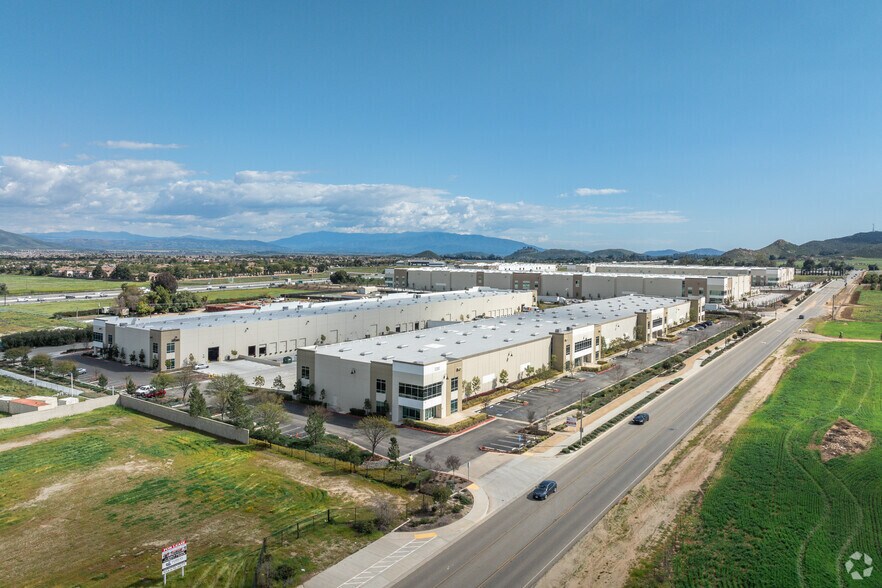 More Photos Of 33380 Zeiders Rd, Menifee Warehouse For Lease