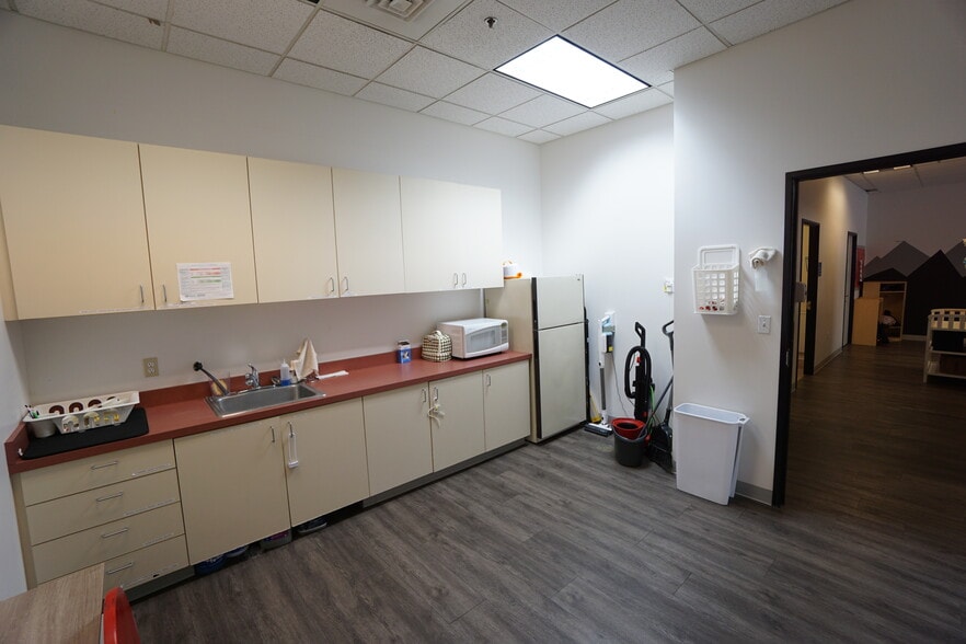 More Photos Of 6501 W Grandridge Blvd, Kennewick Unknown For Lease