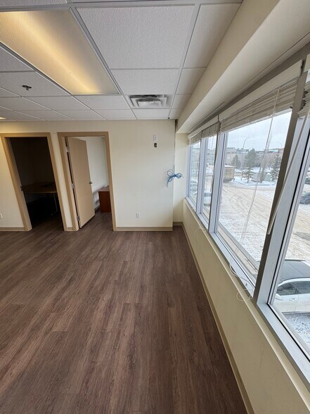 More Photos Of 2916 Ellwood Dr SW, Edmonton Storefront Retail Office For Lease