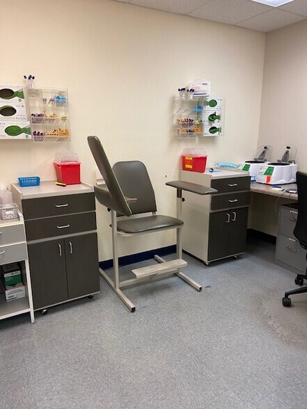 More Photos Of 2650 Bahia Vista St, Sarasota Medical For Sale