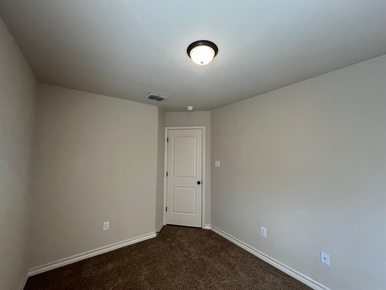 More Photos Of 7002 Donovan Way, San Antonio Apartments For Sale