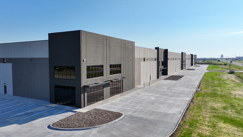 More Photos Of NEC of 53rd St & N Webb rd, Bel Aire Distribution For Lease