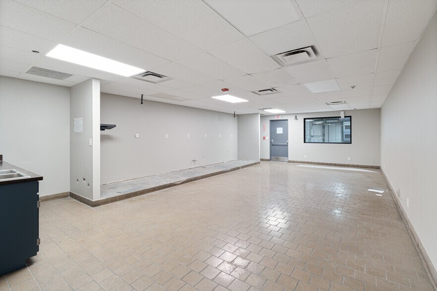 More Photos Of 400-402 W New Hope Rd, Rogers Manufacturing For Lease