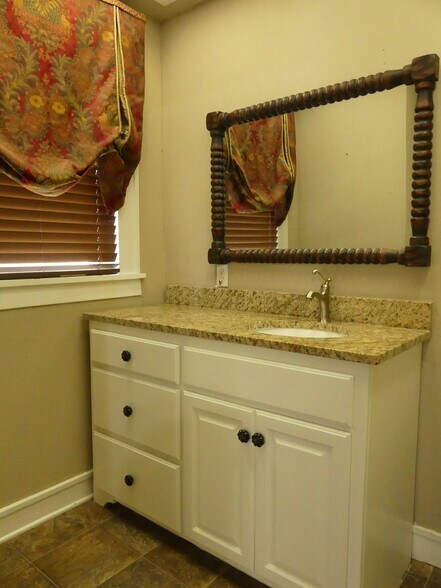 More Photos Of 304 S Trinity St, Decatur Office Residential For Lease