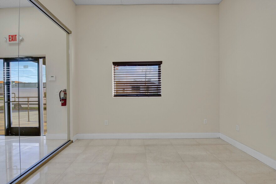 More Photos Of 901 Central Florida Pky, Orlando Warehouse For Lease