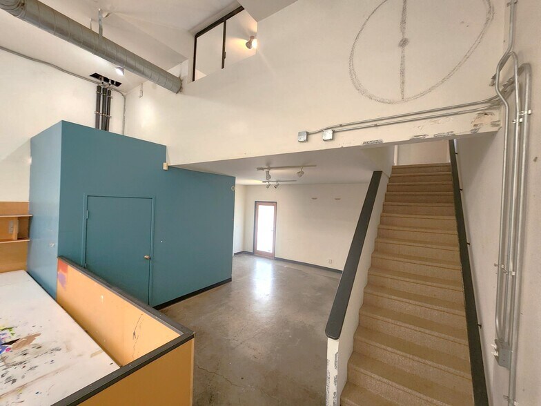 More Photos Of 1653 Stanford St, Santa Monica Warehouse For Lease