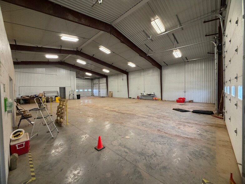 More Photos Of 2114 24th Ave SE, Watford City Warehouse For Sale