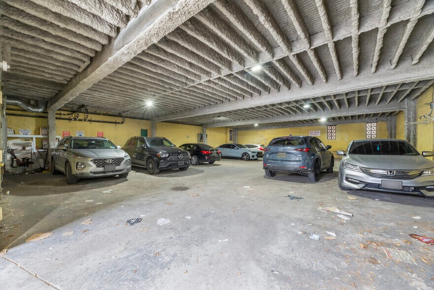 More Photos Of 12419 Metropolitan Ave, Kew Gardens General Retail For Lease