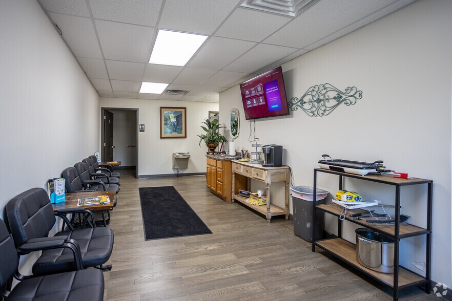 More Photos Of 905 Callahan Dr, Knoxville Auto Repair For Sale