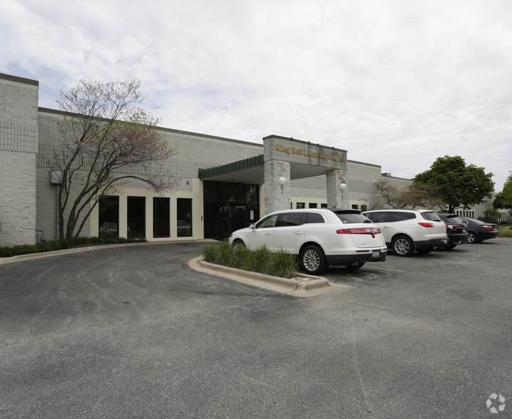 Primary Photo Of 7501 S Quincy St, Willowbrook Research And Development For Lease