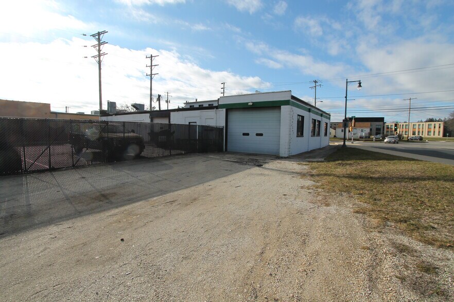 More Photos Of 400 S Pine St, Burlington General Retail For Sale