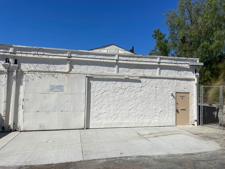 More Photos Of 3733-3737 Kenora Dr, Spring Valley Manufacturing For Lease