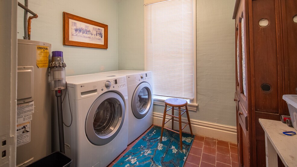 More Photos Of 312 Center St E, Hammond Freestanding For Sale