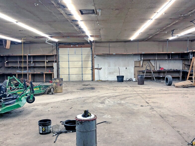 More Photos Of 5446 Chain Of Rocks Rd, Edwardsville Industrial For Sale